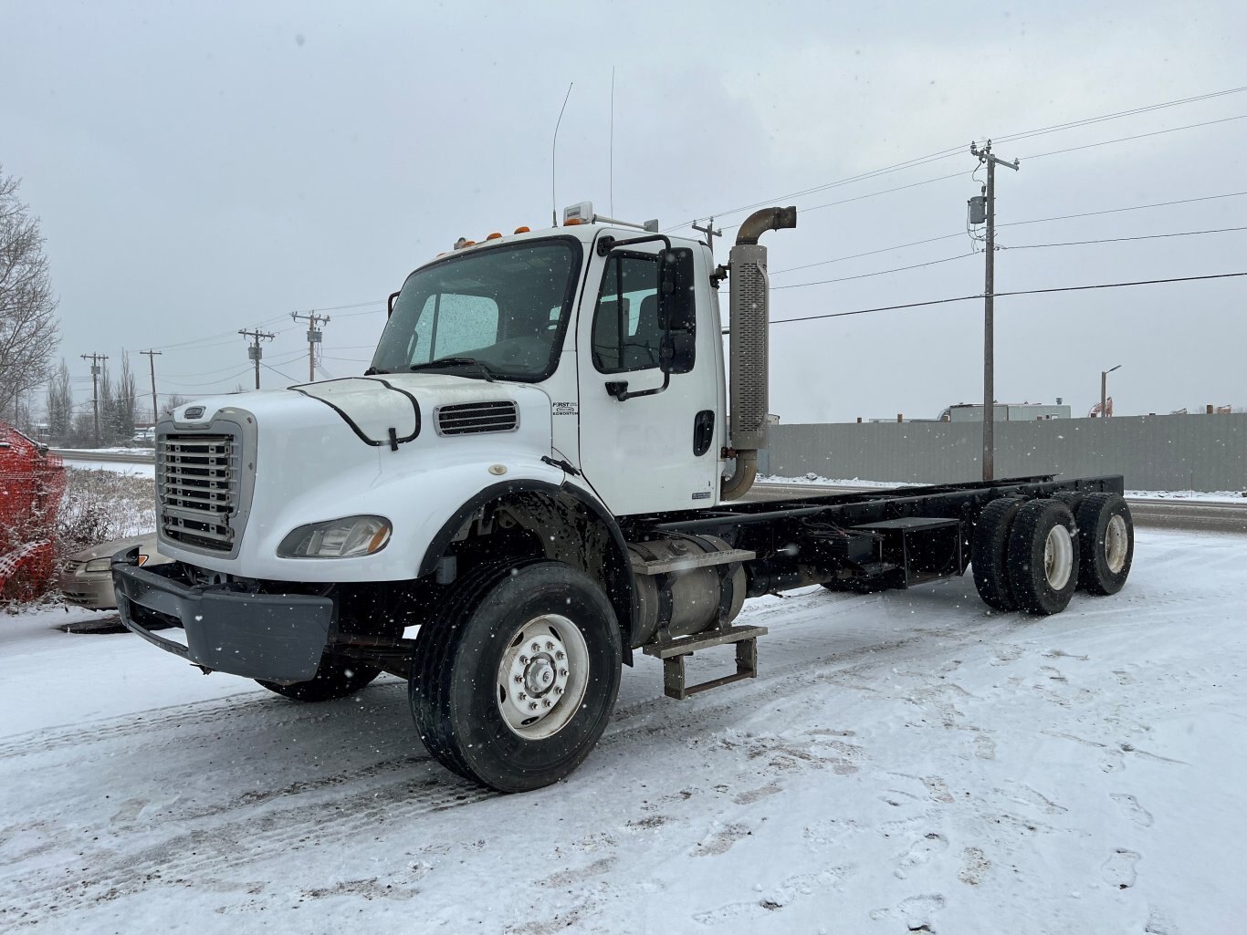 2007 Freightliner M2112V T/A Cab and Chassis