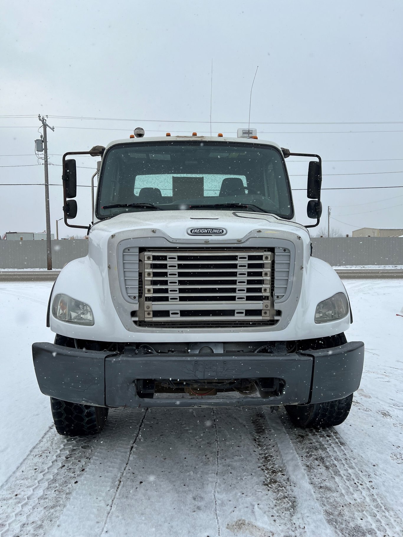 2007 Freightliner M2112V T/A Cab and Chassis