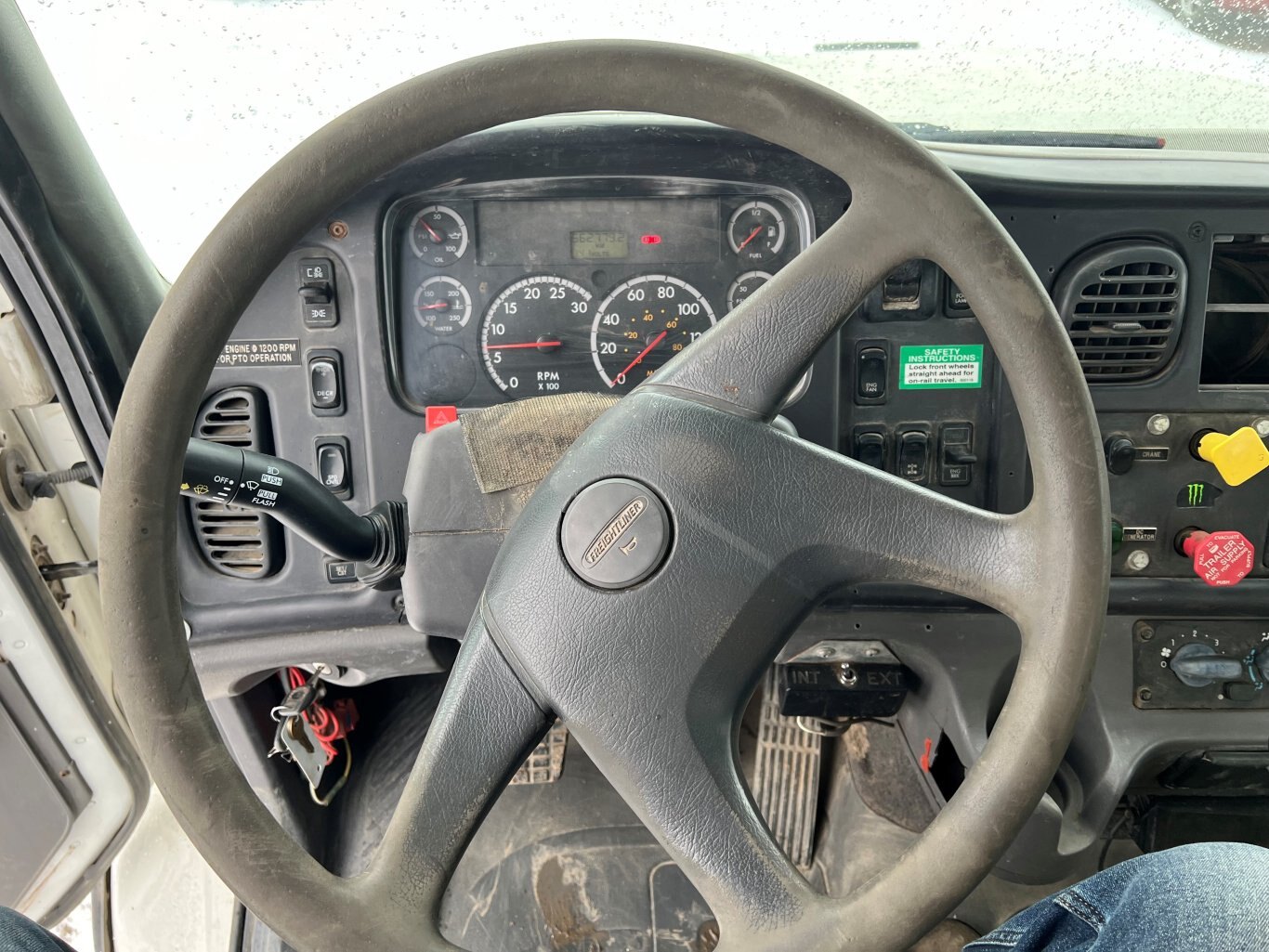 2007 Freightliner M2112V T/A Cab and Chassis