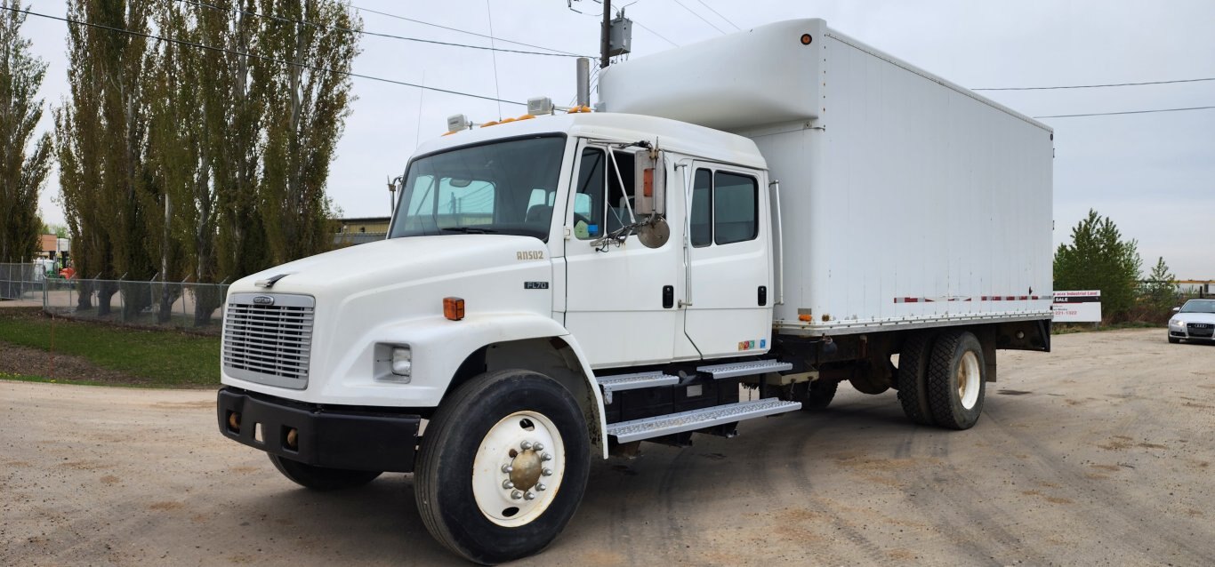 2002 Freightliner FL70 Crew Cab S/A Pressure Washer Truck