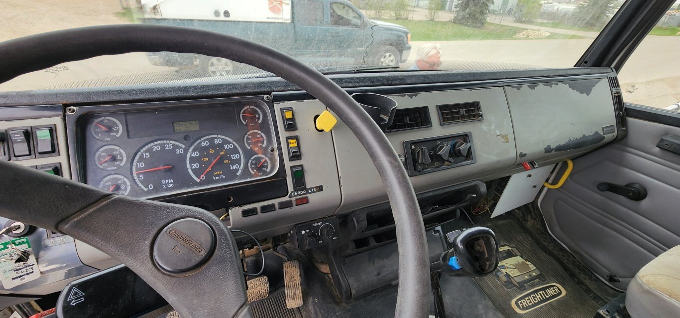 2002 Freightliner FL70 Crew Cab S/A Pressure Washer Truck