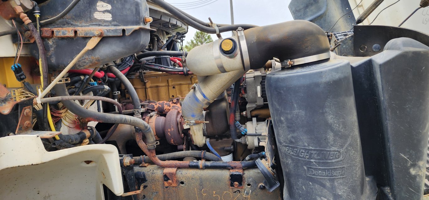 2002 Freightliner FL70 Crew Cab S/A Pressure Washer Truck