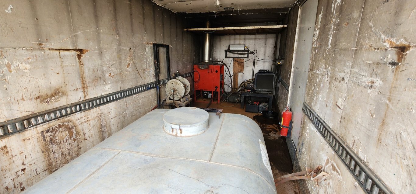 2002 Freightliner FL70 Crew Cab S/A Pressure Washer Truck