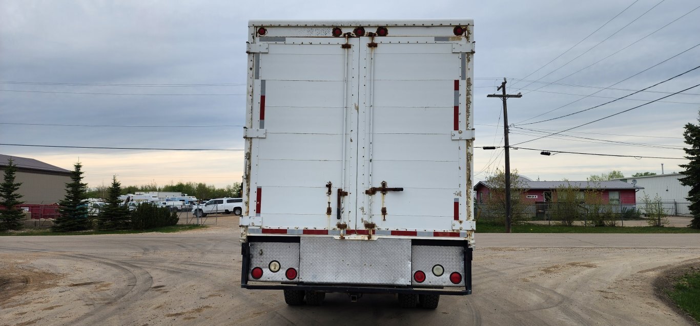 2002 Freightliner FL70 Crew Cab S/A Pressure Washer Truck
