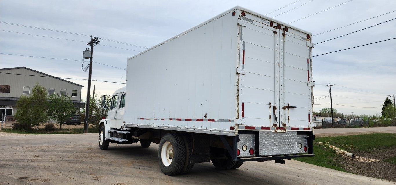 2002 Freightliner FL70 Crew Cab S/A Pressure Washer Truck