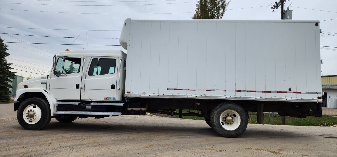 2002 Freightliner FL70 Crew Cab S/A Pressure Washer Truck
