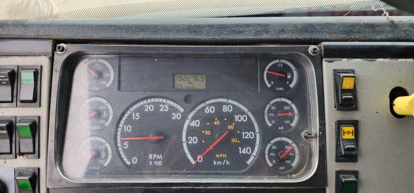 2002 Freightliner FL70 Crew Cab S/A Pressure Washer Truck