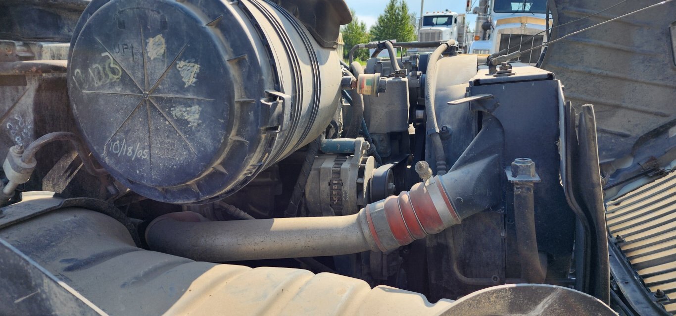 2002 International 4300 SBA 4x2 Mobile Shop Van Truck