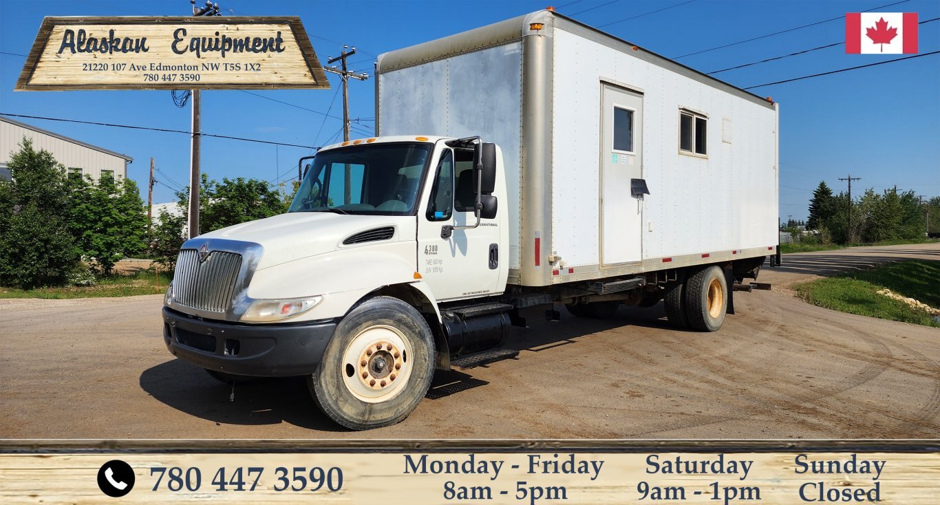 2002 International 4300 SBA 4x2 Mobile Shop Van Truck