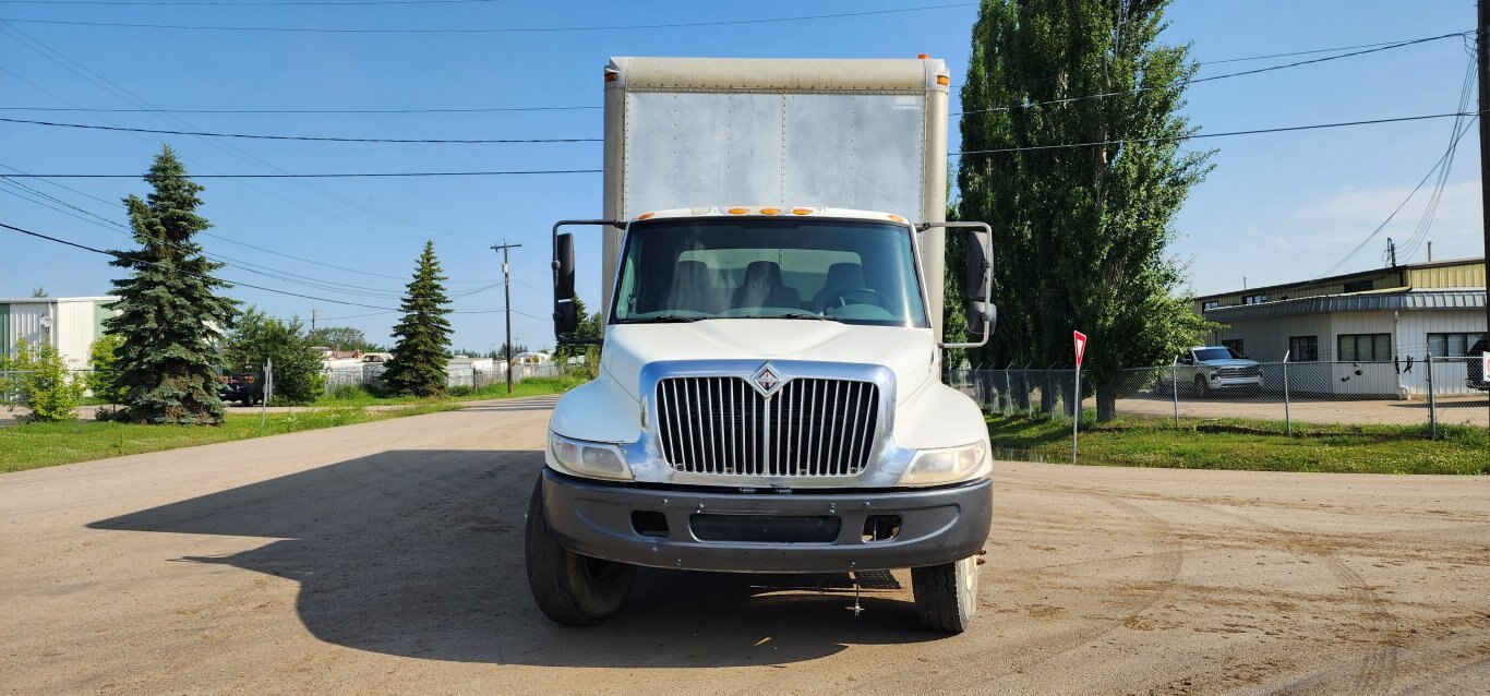 2002 International 4300 SBA 4x2 Mobile Shop Van Truck