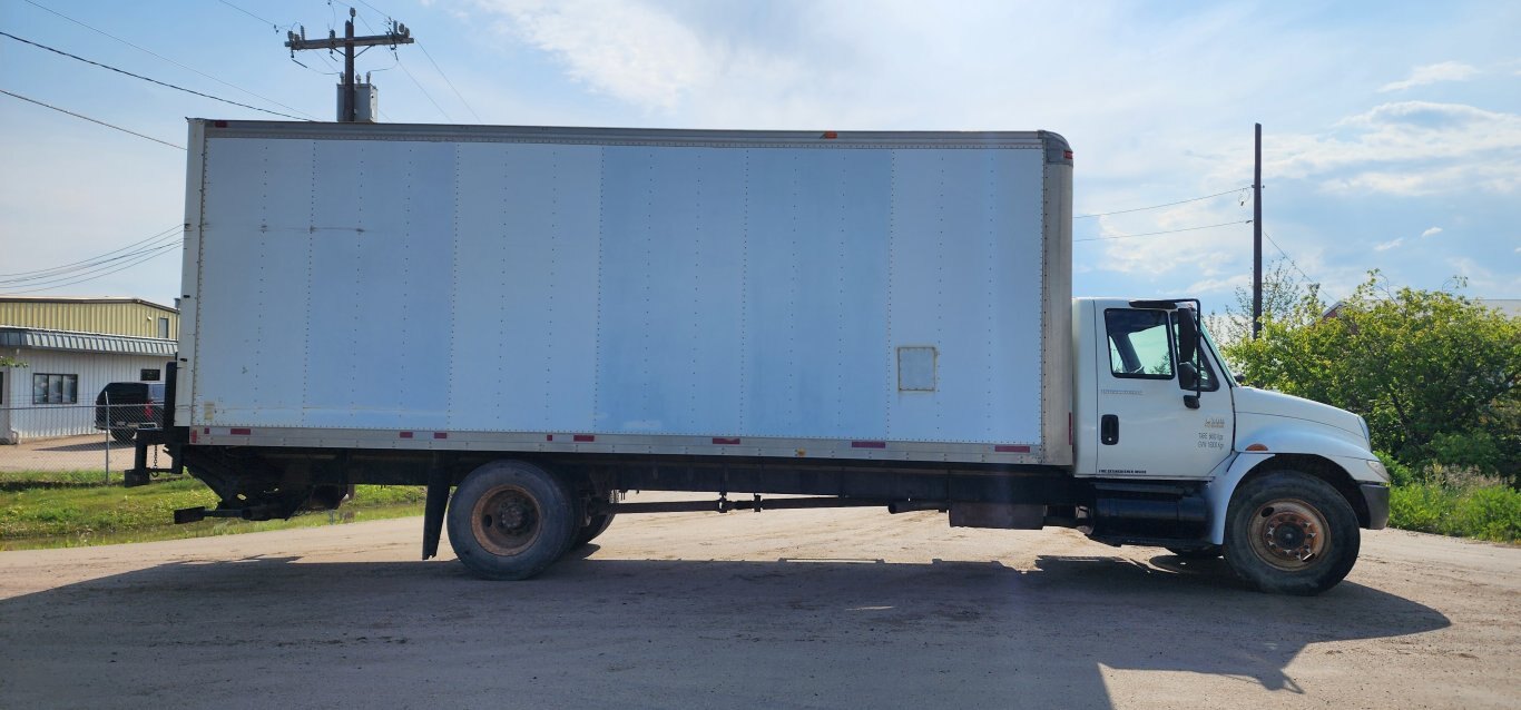 2002 International 4300 SBA 4x2 Mobile Shop Van Truck