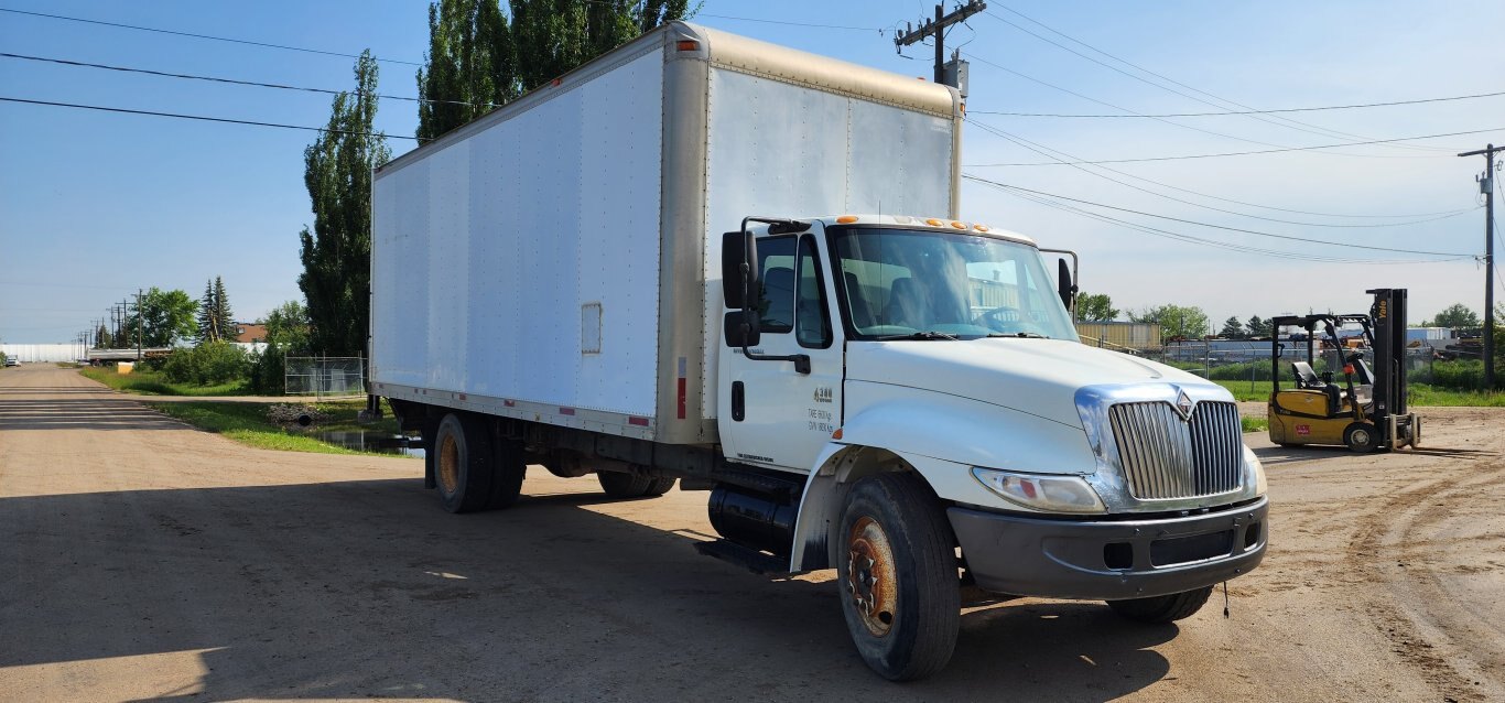 2002 International 4300 SBA 4x2 Mobile Shop Van Truck