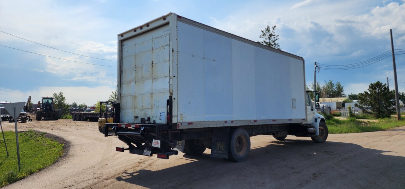 2002 International 4300 SBA 4x2 Mobile Shop Van Truck