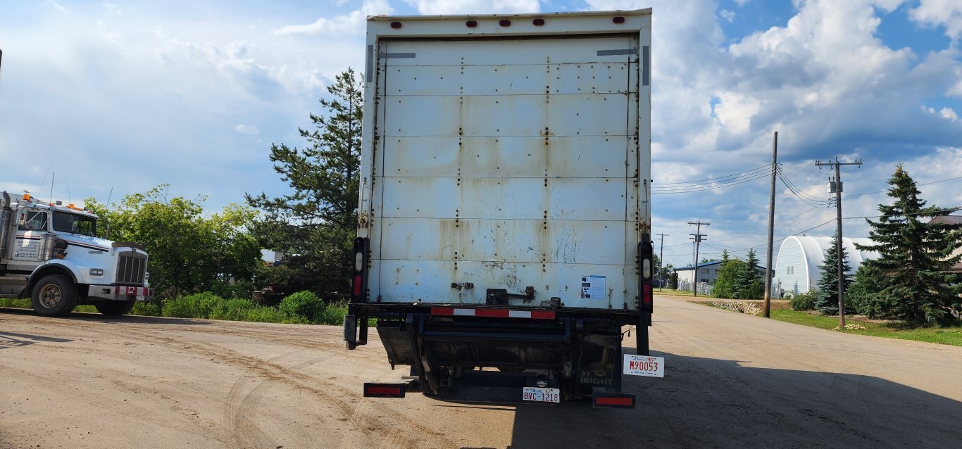 2002 International 4300 SBA 4x2 Mobile Shop Van Truck