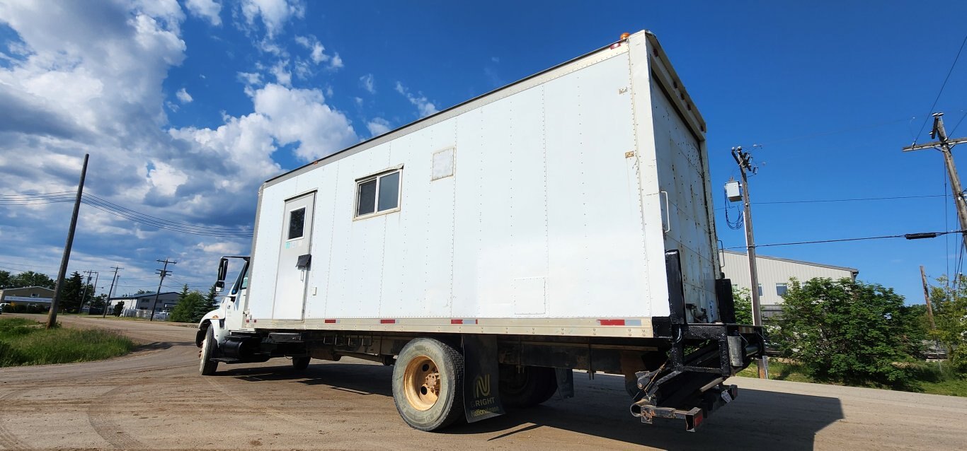2002 International 4300 SBA 4x2 Mobile Shop Van Truck