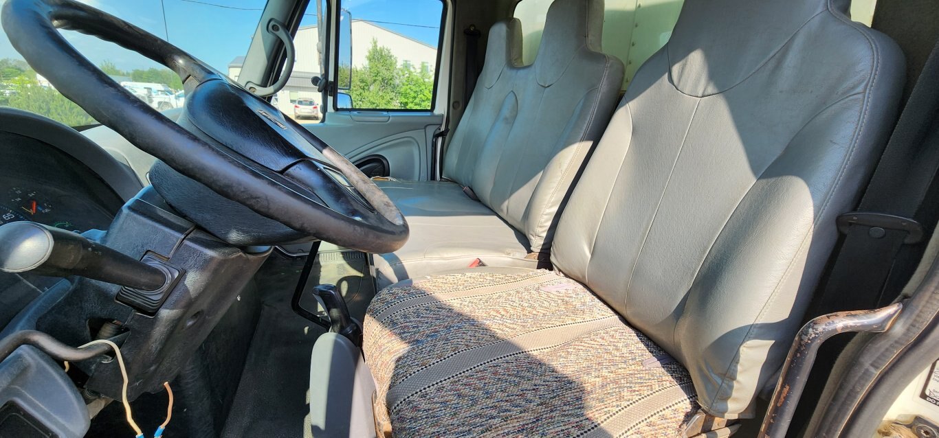 2002 International 4300 SBA 4x2 Mobile Shop Van Truck