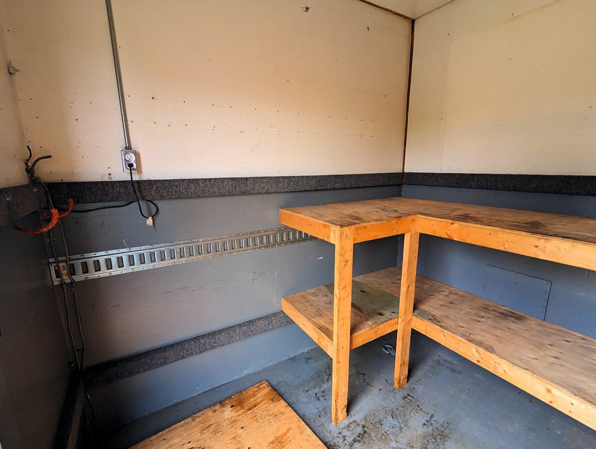 2002 International 4300 SBA 4x2 Mobile Shop Van Truck