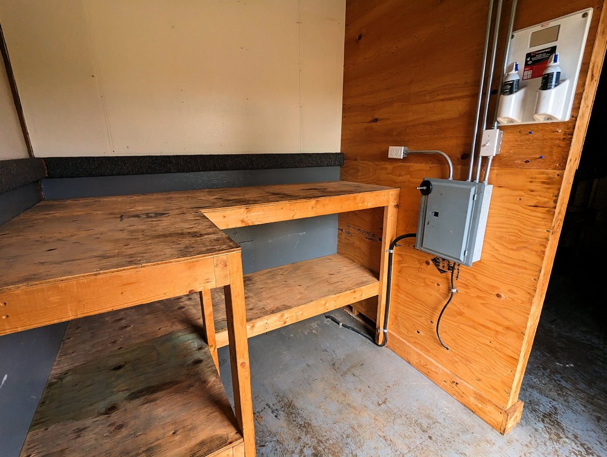 2002 International 4300 SBA 4x2 Mobile Shop Van Truck