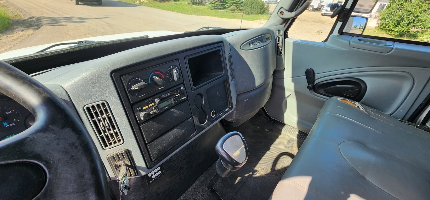 2002 International 4300 SBA 4x2 Mobile Shop Van Truck