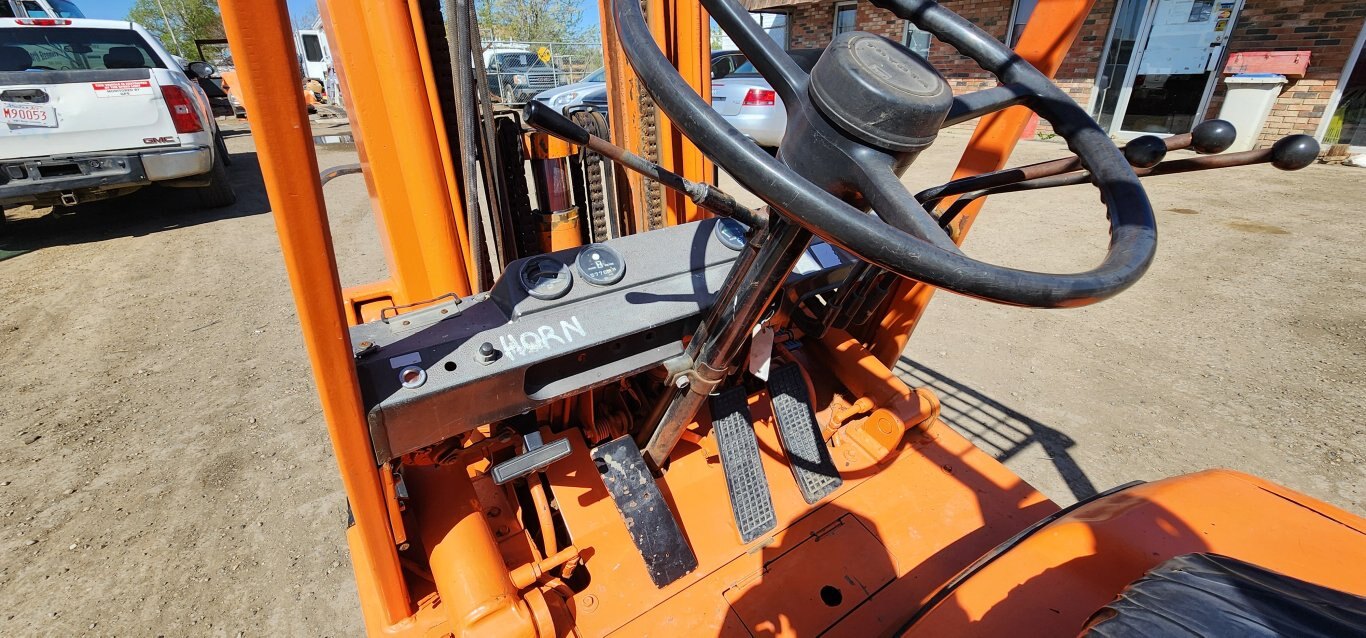 FORKLIFT TOYOTA MODEL 62 4FGC25 CUSHION LPG 5,000 LB