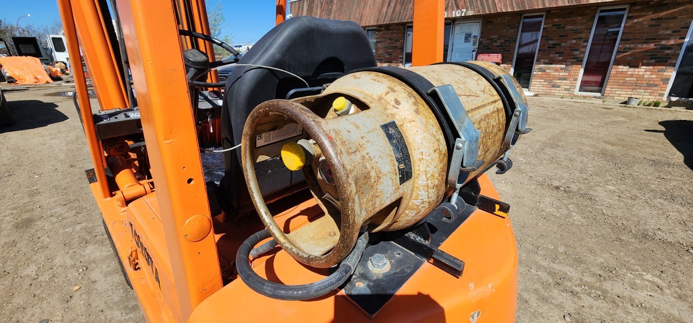 FORKLIFT TOYOTA MODEL 62 4FGC25 CUSHION LPG 5,000 LB
