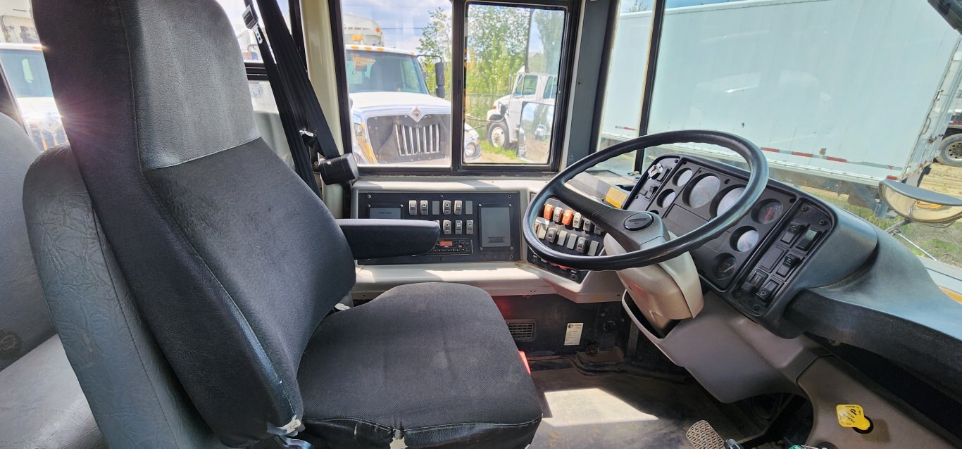 2002 Freightliner Thomas 66 Passenger Bus