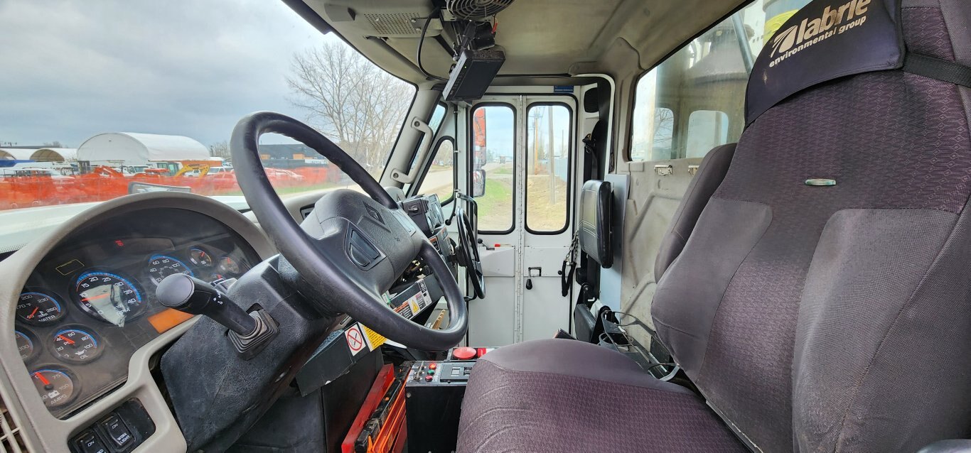 2011 International WorkStar 7400 T/A Refuse Truck