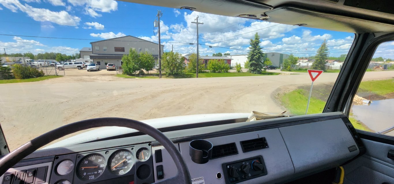 1998 Freightliner FL70 S/A Tank/Tar Truck