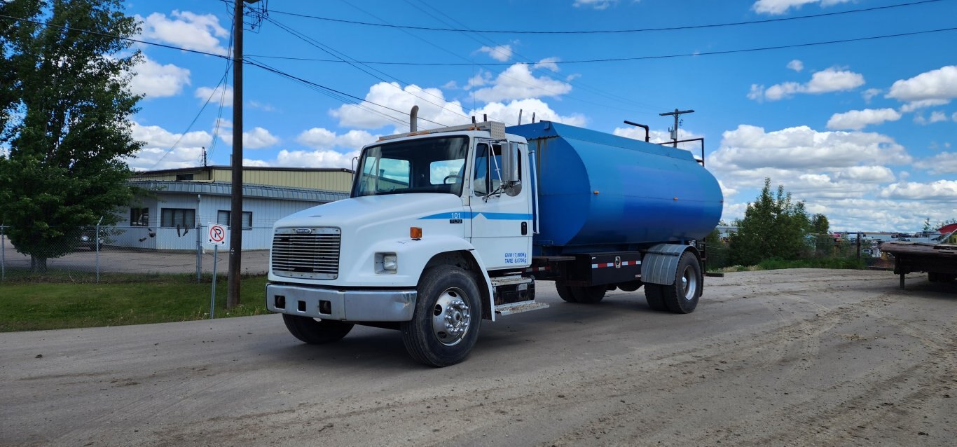 1998 Freightliner FL70 S/A Tank/Tar Truck