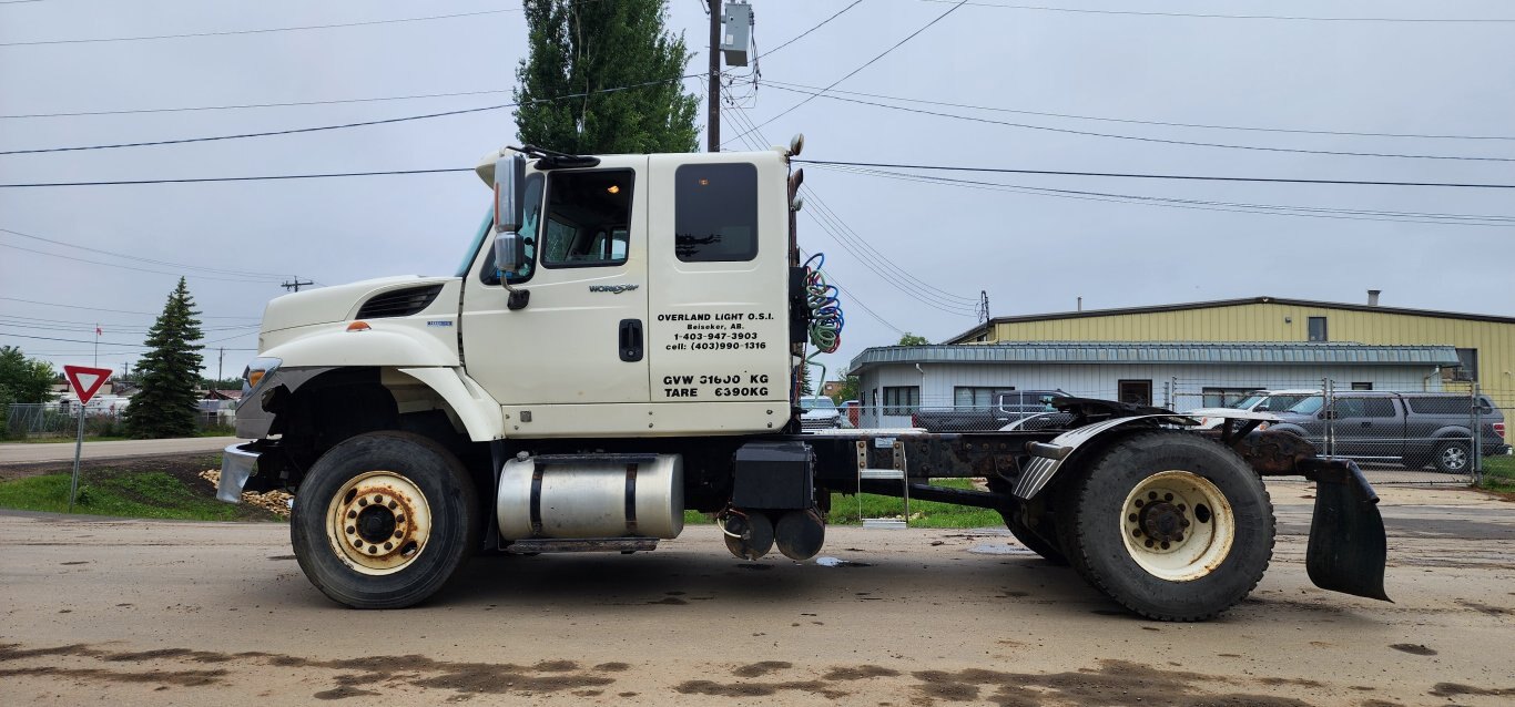 2011 International 7500 Semi Truck