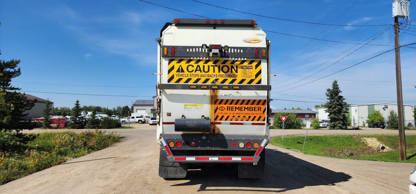 2013 International WorkStar 7400 T/A Refuse Truck