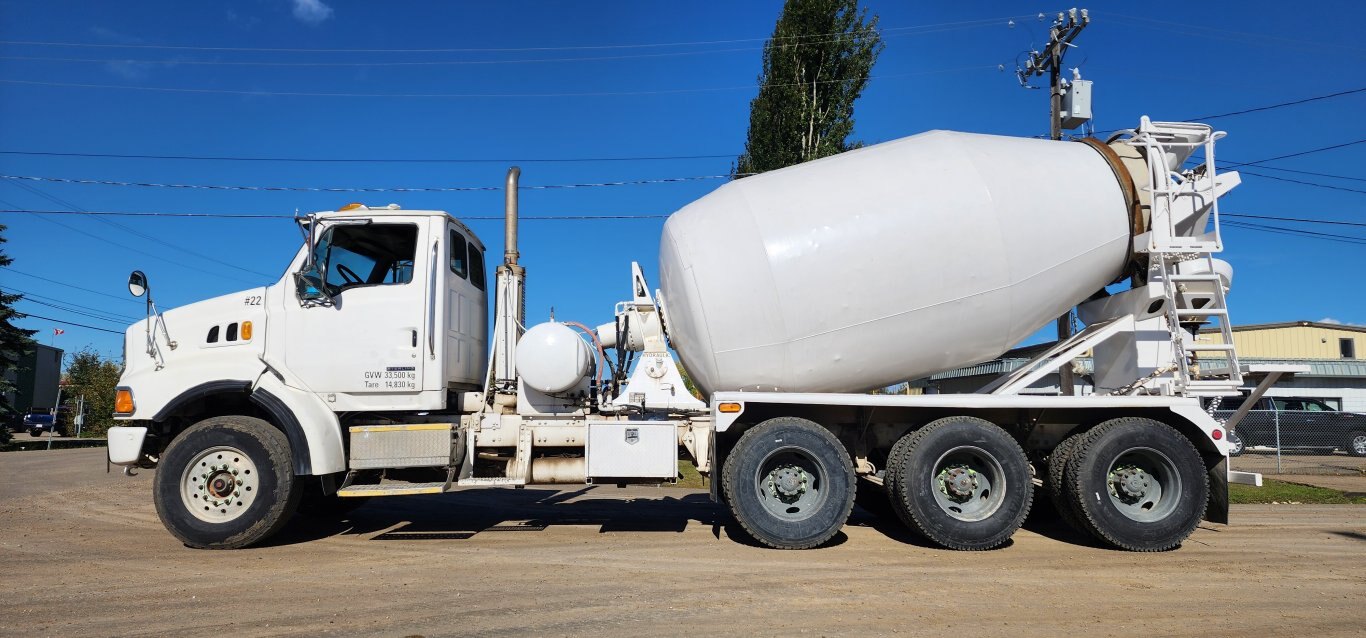 2006 Sterling L9500 Triaxle Cement Mixer Truck