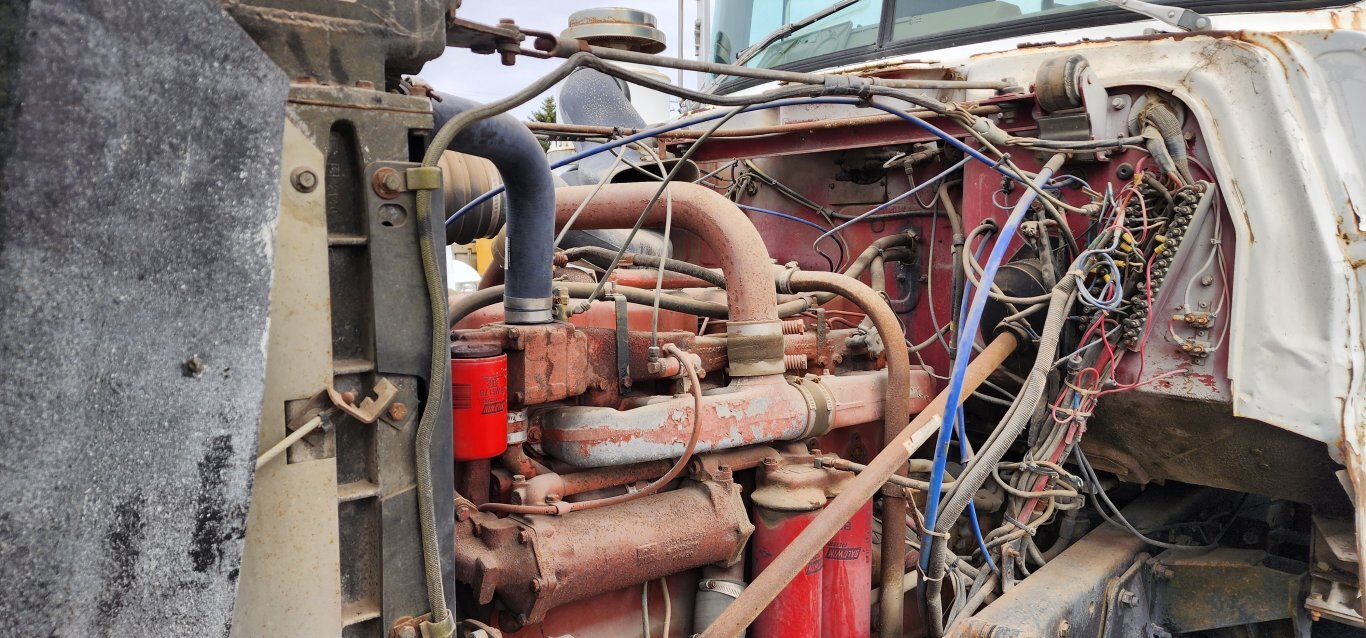 1981 Mack 600 S/A Cable Pull Truck w/ Picker