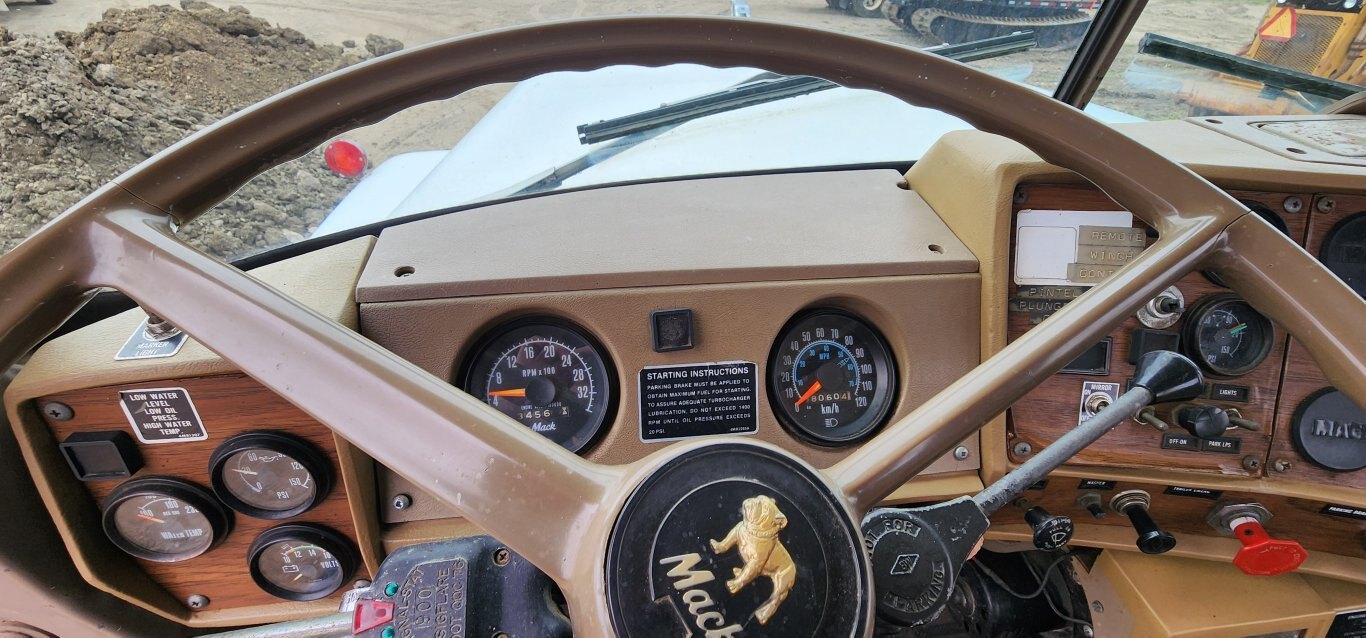 1981 Mack 600 S/A Cable Pull Truck w/ Picker