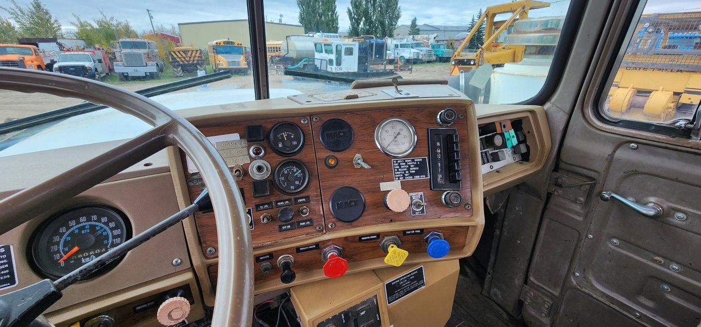 1981 Mack 600 S/A Cable Pull Truck w/ Picker