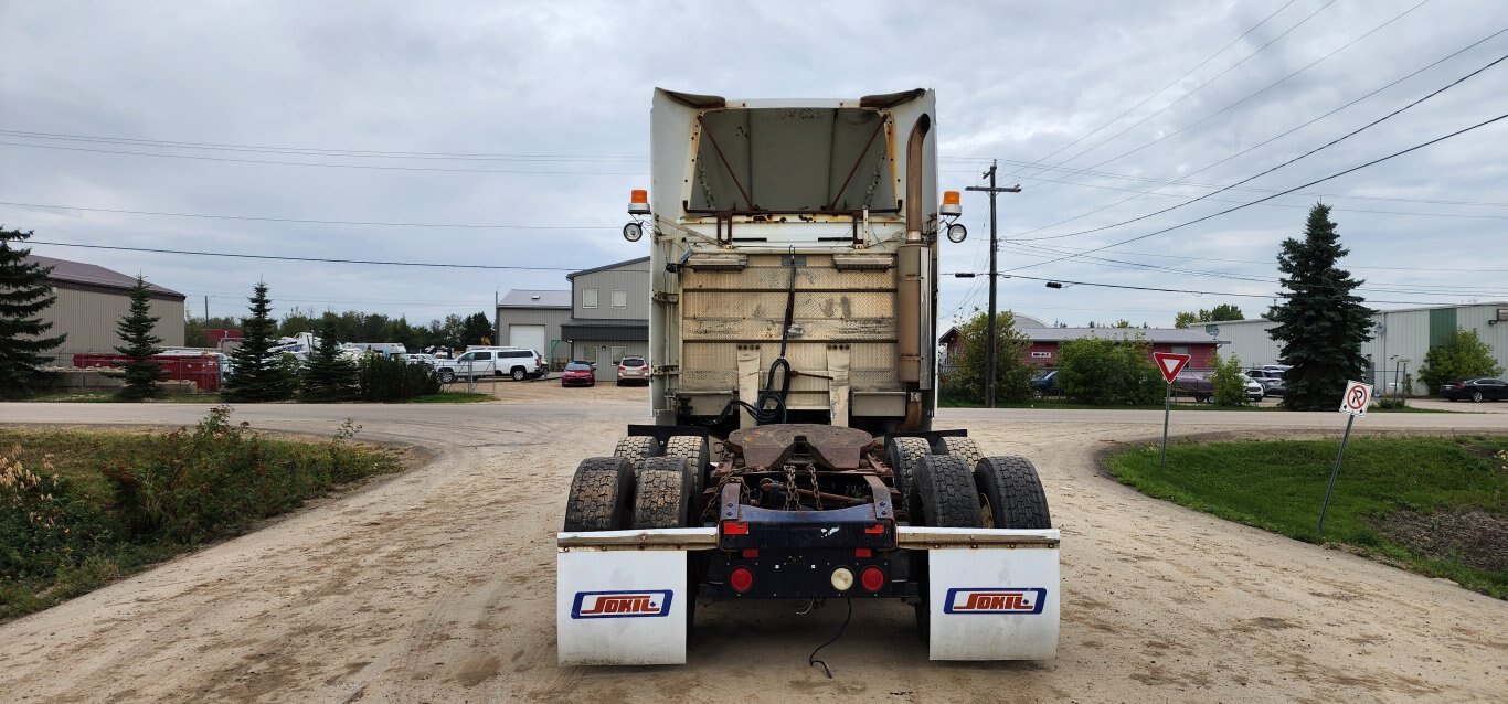 2000 Volvo T/A Sleeper Truck Tractor (Parts)