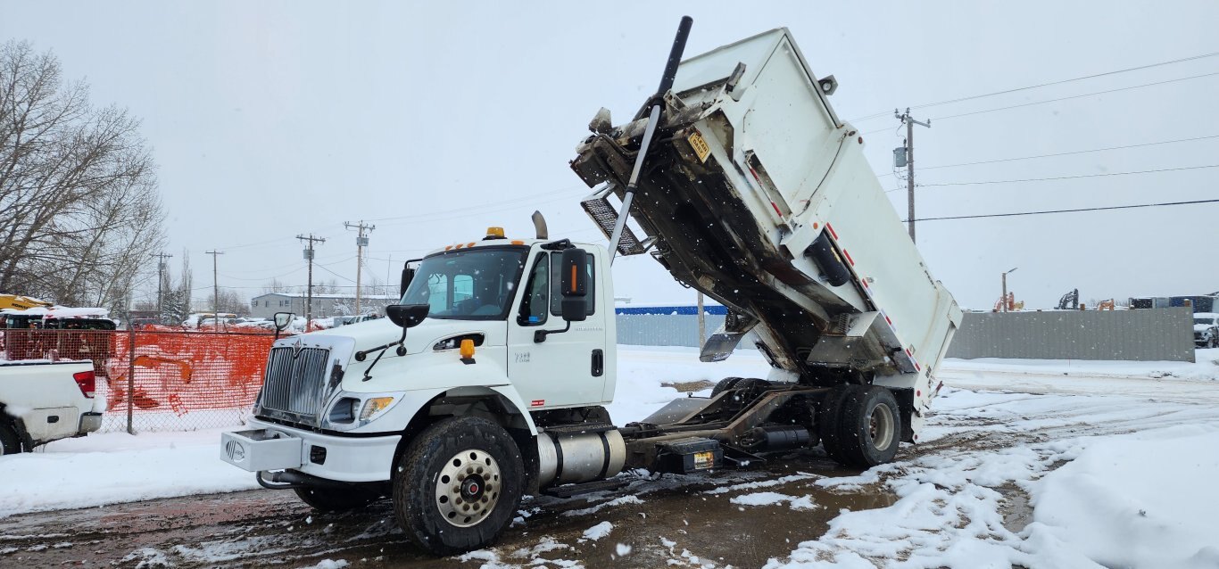 2006 International Workstar 7300 Side Loader Waste Collection Truck
