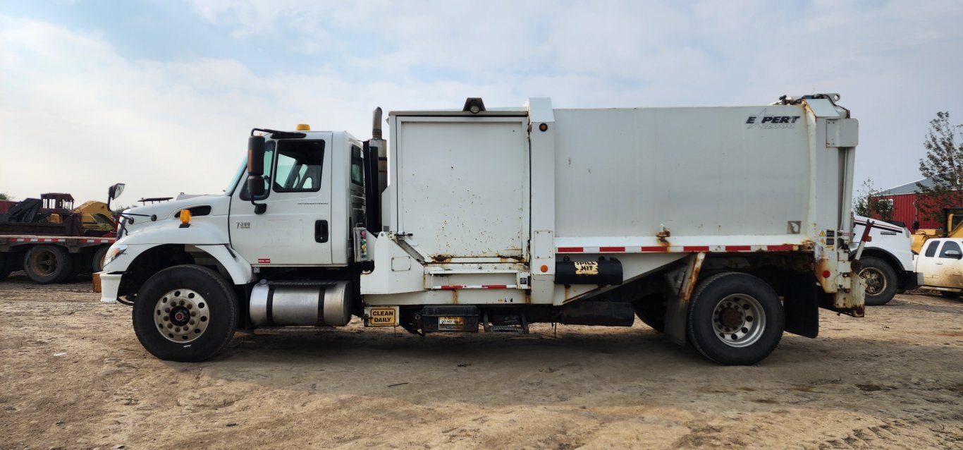 2006 International Workstar 7300 Side Loader Waste Collection Truck