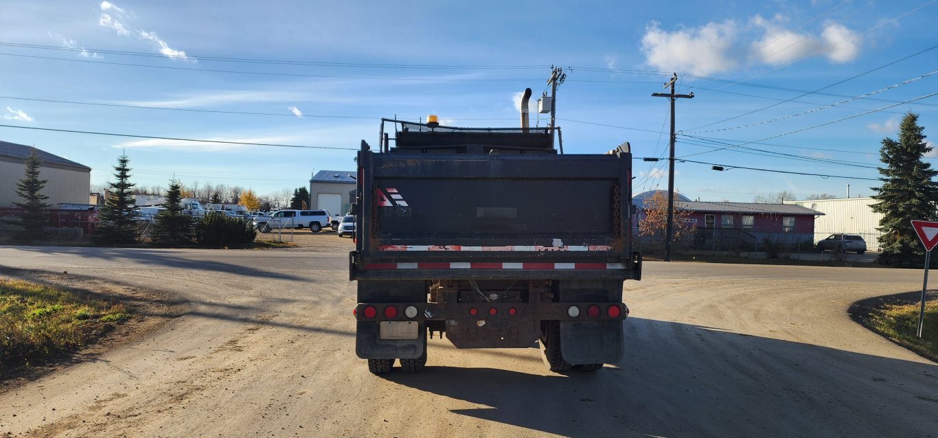 2004 Sterling L7500 Series S/A Dump Truck