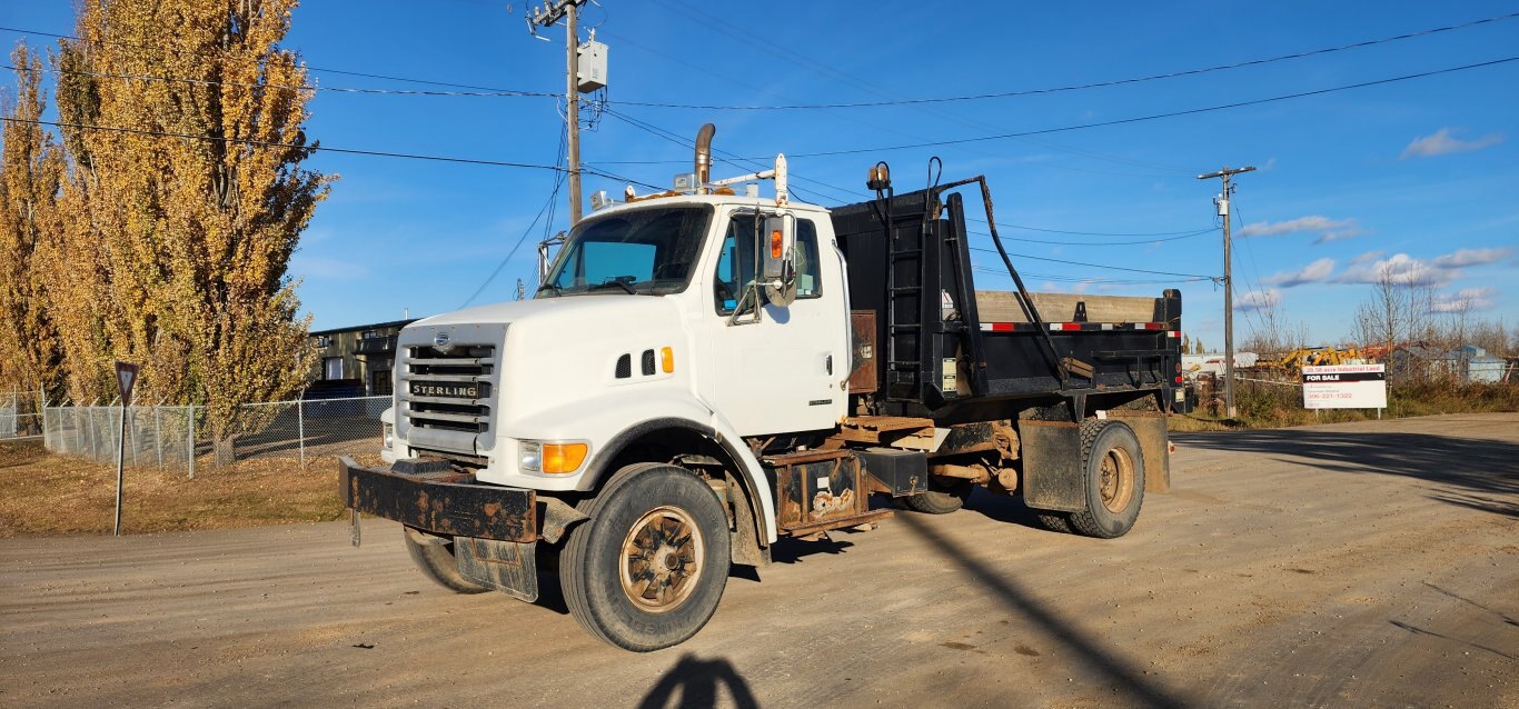 2004 Sterling L7500 Series S/A Dump Truck