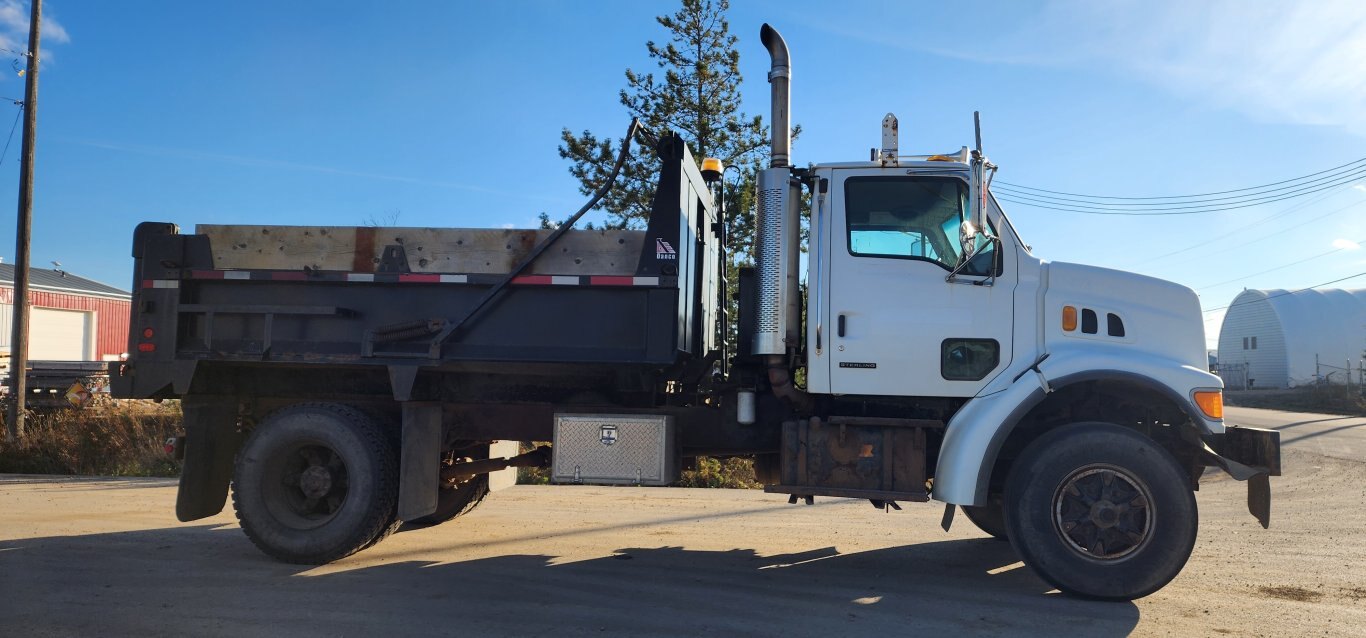 2004 Sterling L7500 Series S/A Dump Truck