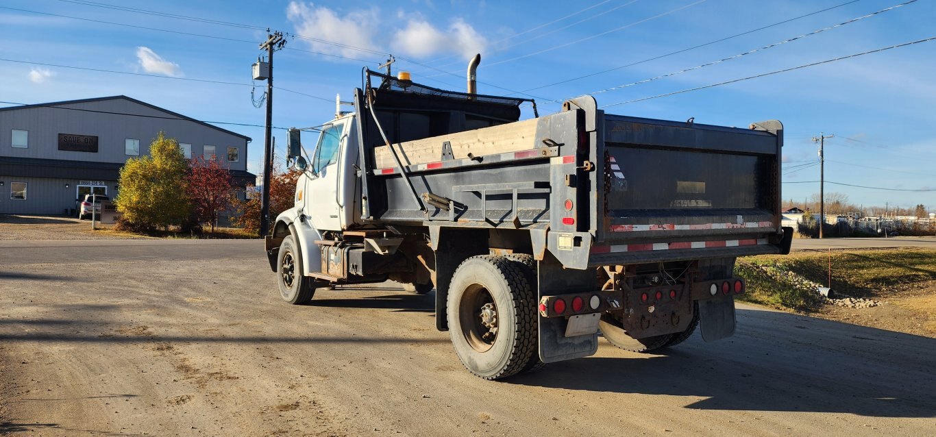 2004 Sterling L7500 Series S/A Dump Truck