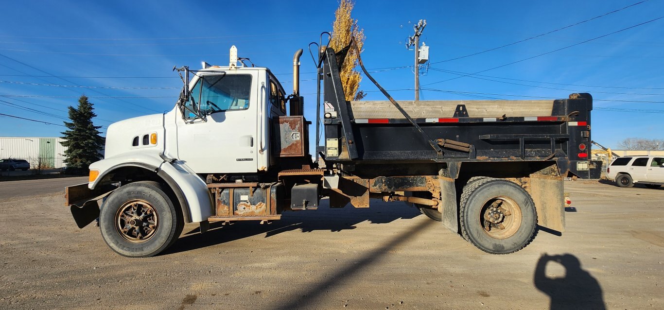 2004 Sterling L7500 Series S/A Dump Truck