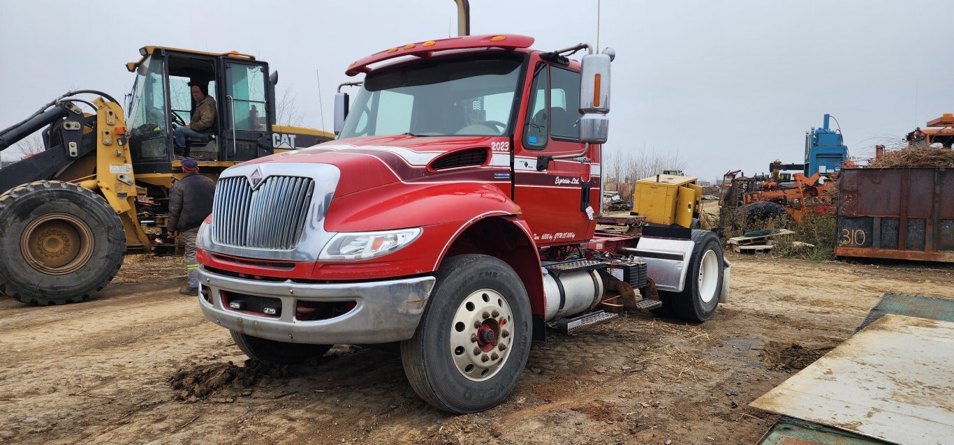 2008 International 8500 S/A Cab and Chassis