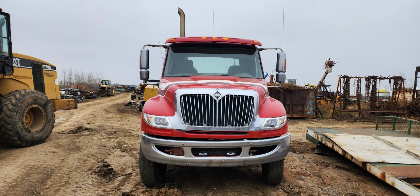 2008 International 8500 S/A Cab and Chassis