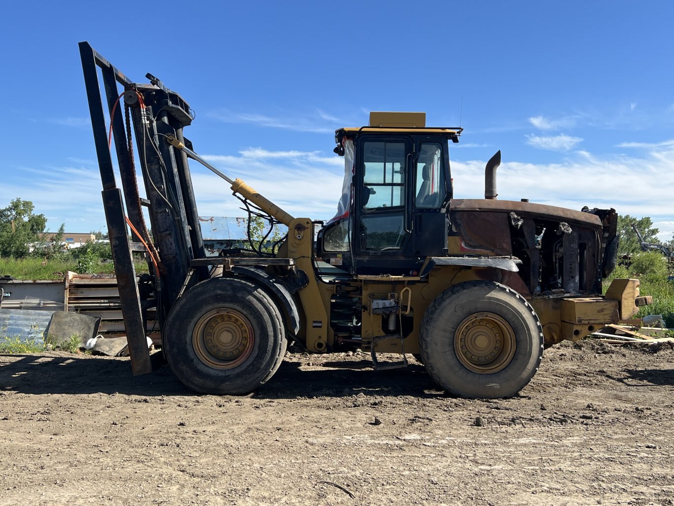 2013 CAT 938K Rough Terrain Forklift (Parts Unit)