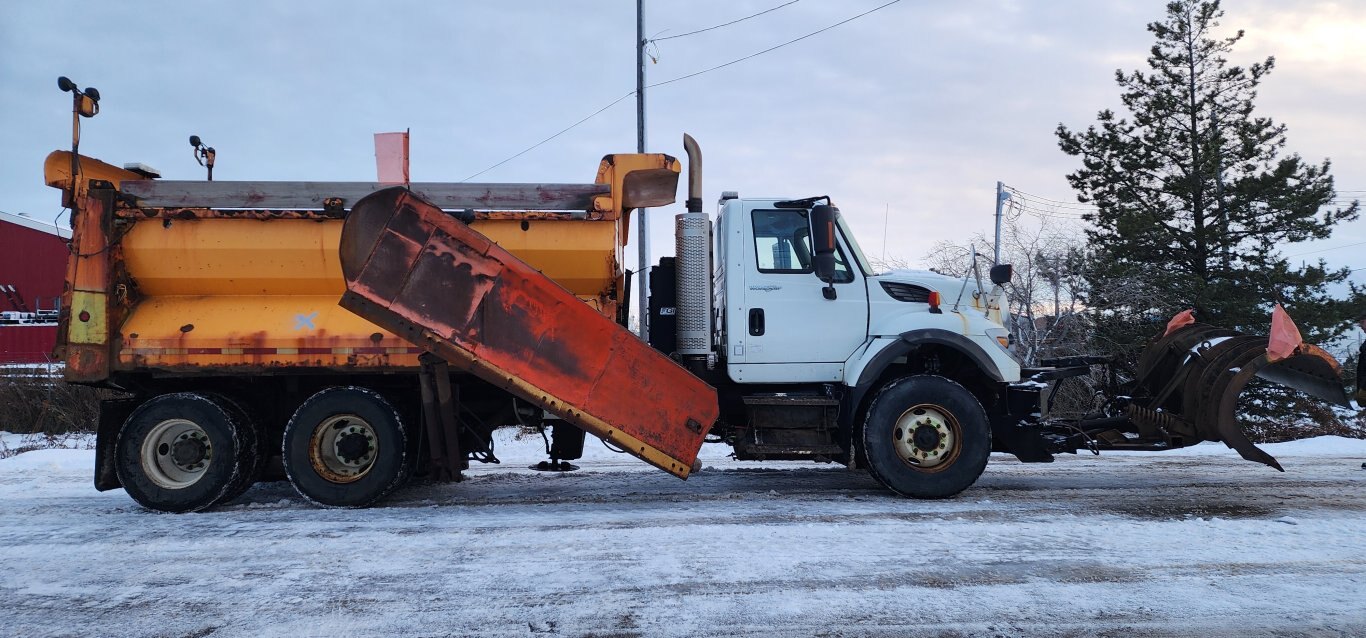 2009 International WorkStar 7600 T/A Sander / Plow Dump Truck