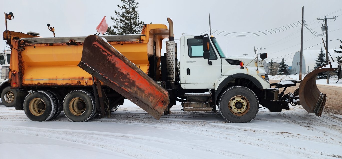 2009 International WorkStar 7600 T/A Sander / Plow Dump Truck