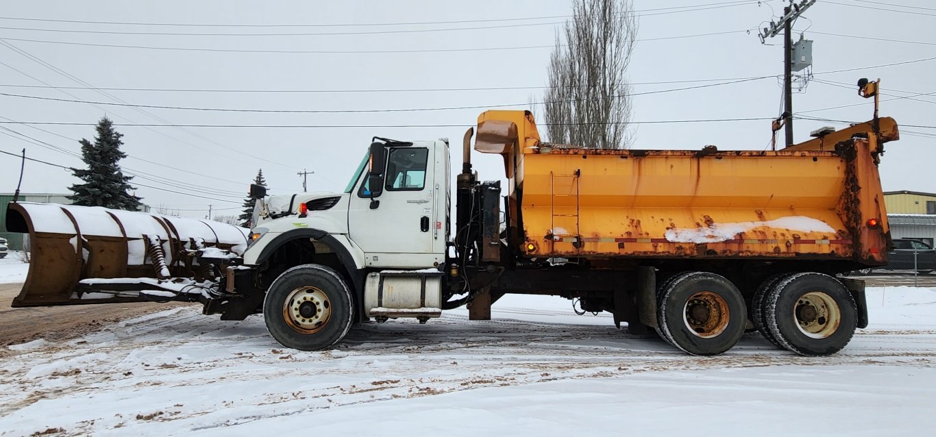 2009 International WorkStar 7600 T/A Sander / Plow Dump Truck