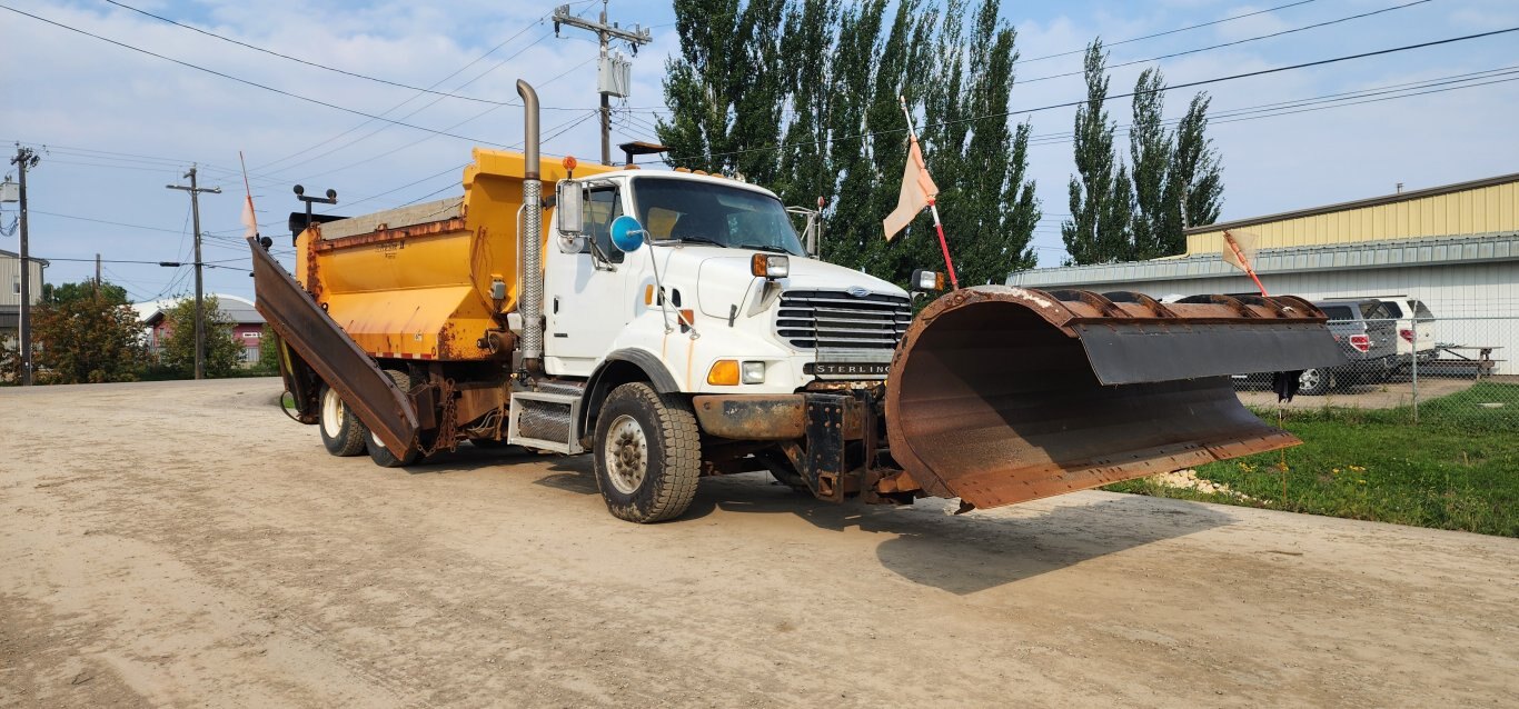 2009 Sterling L8500 T/A Snow Plow Truck